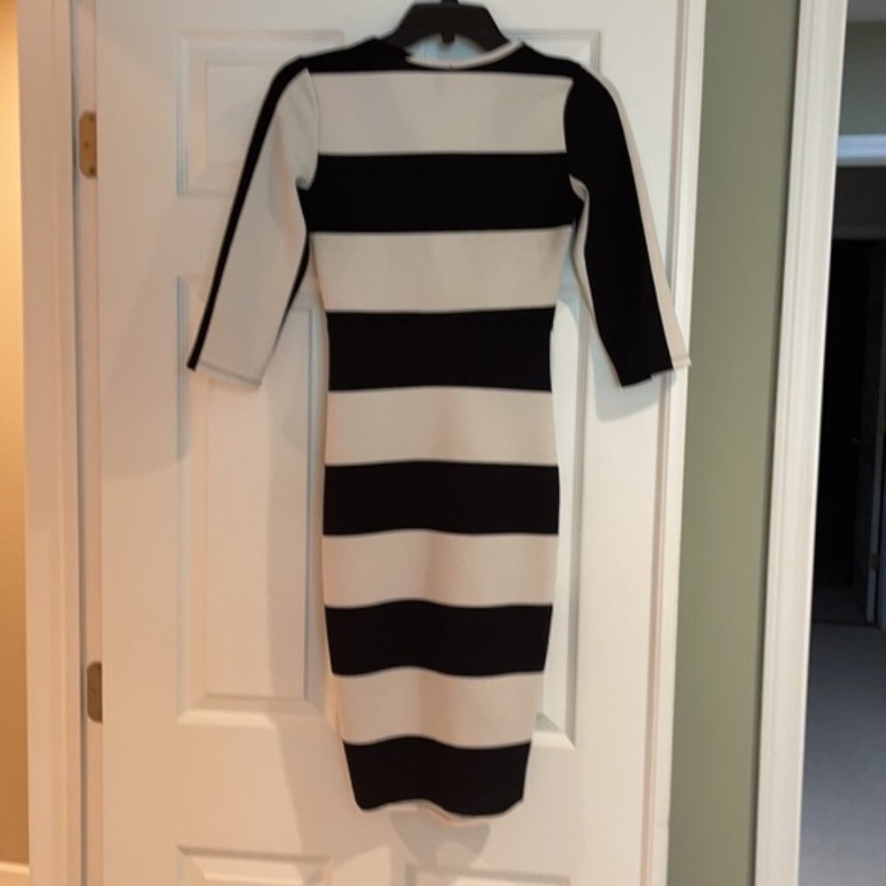 Women knee length drees - Picture 2 of 6